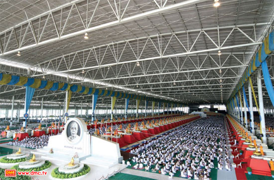 วัดพระธรรมกายถวายพระพุทธรูป222องค์