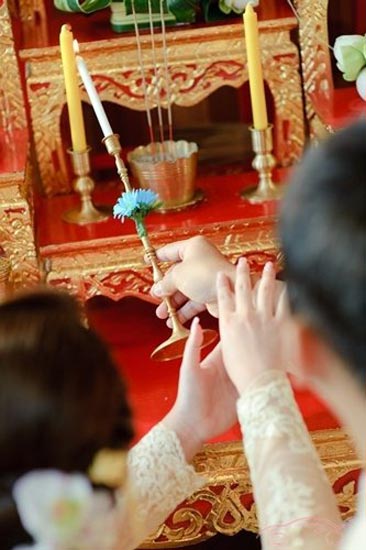 จุดเทียนธูปในงานมงคลสมรส