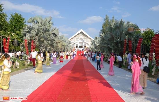 งานทอดกฐินที่ธุดงคสถานล้านนาในประเพณียี่เป็ง งานทอดกฐินที่ธุดงคสถานล้านนาในประเพณียี่เป็ง
