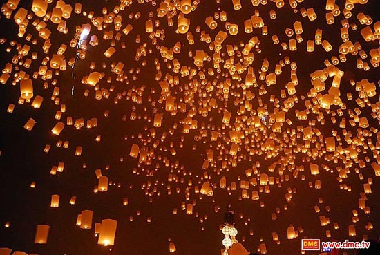 ประเพณียี่เป็ง ลอยโคมบูชาพระสัมมาสัมพุทธเจ้า ประเพณียี่เป็ง ลอยโคมบูชาพระสัมมาสัมพุทธเจ้า