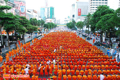 งานตักบาตรพระเซ็นทรัลเวิลด์ งานตักบาตรพระเซ็นทรัลเวิลด์