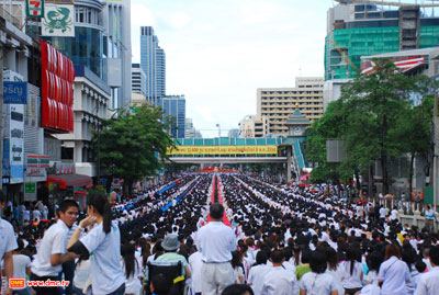 ตักบาตรพระเซ็นทรัลเวิลด์ ตักบาตรพระเซ็นทรัลเวิลด์