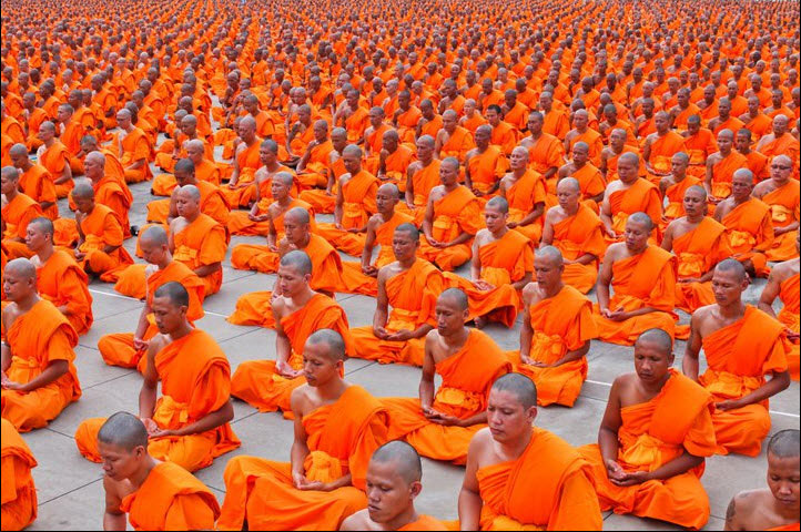 ถ่ายภาพหมู่ ณ ลานธรรมรอบมหาธรรมกายเจดีย์ ถ่ายภาพหมู่ ณ ลานธรรมรอบมหาธรรมกายเจดีย์
