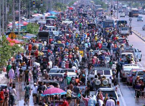รถติดตอนเล่นสงกรานต์ รถติดตอนเล่นสงกรานต์