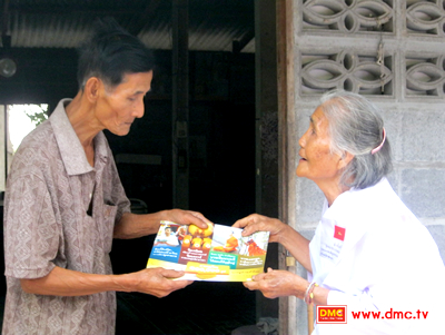 ป้าสี จำปาดี ออกทำหน้าที่ชวนบวชพระรุ่นหนึ่งแสนรูป