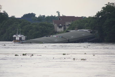 เรือน้ำตาลล่มที่อยุธยา