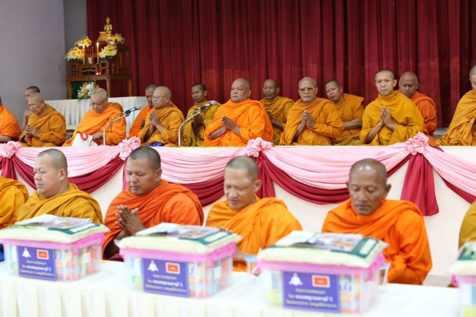 Wat Phra Dhammakaya arranged the 99th Ceremony of Offering Alms to 323 Temples within 9 years Wat Phra Dhammakaya arranged the 99th Ceremony of Offering Alms to 323 Temples within 9 years