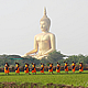 ทุกย่างก้าวคือแสงสว่างของชาวโลก