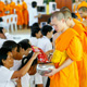 พิธีตักบาตรฉลองพระใหม่และพิธีตักบาตรรวมใจธรรมทายาทหญิงรุ่นที่ 33 พิธีตักบาตรฉลองพระใหม่และพิธีตักบาตรรวมใจธรรมทายาทหญิงรุ่นที่ 33