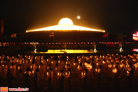 ตรึกระลึกนึกถึงองค์พระสัมมาสัมพุทธเจ้า ตรึกระลึกนึกถึงองค์พระสัมมาสัมพุทธเจ้า