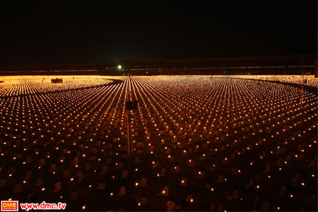 มาฆประทีปนับแสนดวง ณ ลานธรรม มาฆประทีปนับแสนดวง ณ ลานธรรม