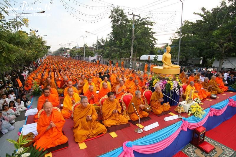 ตักบาตร 10,000 รูป เชียงใหม่