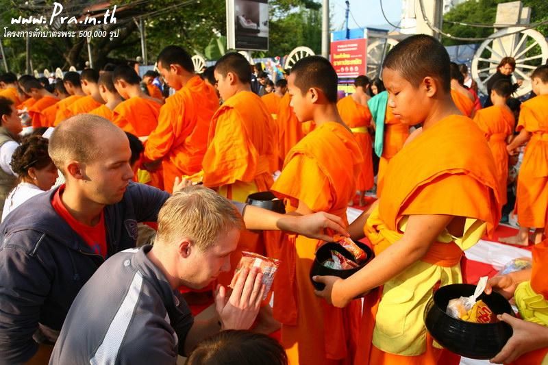 ตักบาตร 10,000 รูป เชียงใหม่