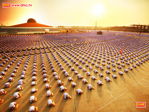ภาพประวัติศาสตร์ของการบวชพระเป็นแสนรูป ภาพประวัติศาสตร์ของการบวชพระเป็นแสนรูป