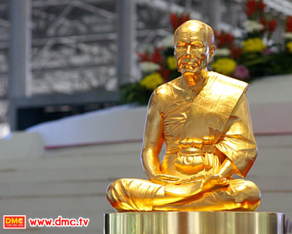 บูชาครูวิชชาธรรมกายด้วยการหล่อหลวงปู่ด้วยทองคำ
