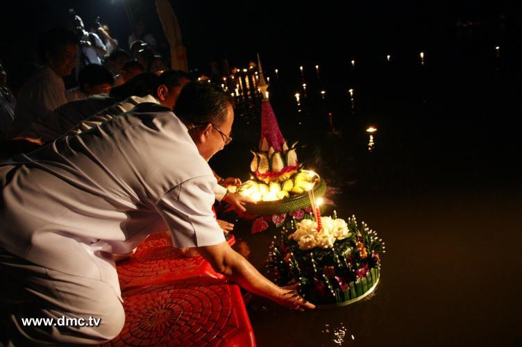 ภาพวันลอยกระทง พร้อมประวัติความเป็นมาของประเพณีลอยกระทง ภาพวันลอยกระทง พร้อมประวัติความเป็นมาของประเพณีลอยกระทง