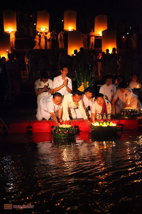 ภาพวันลอยกระทง พร้อมประวัติความเป็นมาของประเพณีลอยกระทง ภาพวันลอยกระทง พร้อมประวัติความเป็นมาของประเพณีลอยกระทง