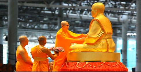 อัญเชิญรูปหล่อทองคำเชื่อมสายบุญกับหลวงปู่ พระผู้ปราบมาร อัญเชิญรูปหล่อทองคำเชื่อมสายบุญกับหลวงปู่ พระผู้ปราบมาร