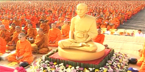 อัญเชิญรูปหล่อทองคำเชื่อมสายบุญกับหลวงปู่ พระผู้ปราบมาร อัญเชิญรูปหล่อทองคำเชื่อมสายบุญกับหลวงปู่ พระผู้ปราบมาร
