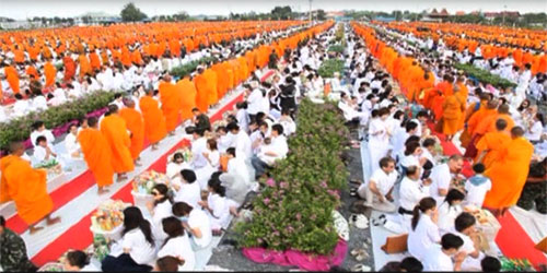อัญเชิญรูปหล่อทองคำเชื่อมสายบุญกับหลวงปู่ พระผู้ปราบมาร อัญเชิญรูปหล่อทองคำเชื่อมสายบุญกับหลวงปู่ พระผู้ปราบมาร