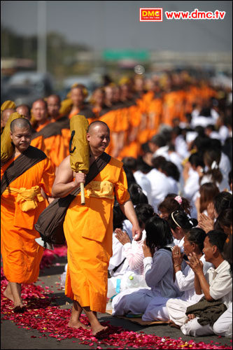 Dhammakaya Dhutanga Buddhist Monk Pilgrimage from www.dmc.tv