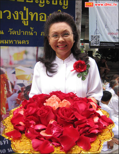 คุณพรสรร กำลังเอก หรือป้าแดงของเราค่ะ คุณพรสรร กำลังเอก หรือป้าแดงของเราค่ะ