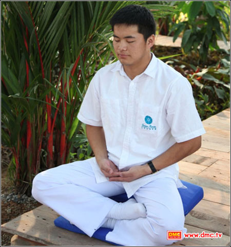 ซ้อโก้ นารังฮู ในท่า Peace Position ซ้อโก้ นารังฮู ในท่า Peace Position