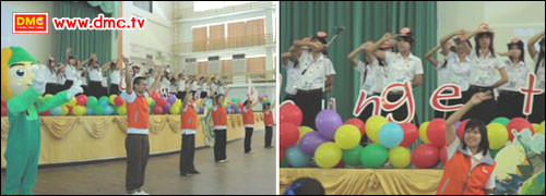 ทีมงานพี่ๆชมรมพุทธ และพี่ๆวี-เชียร์ กว่า 100 คน ตั้งใจมาสอนน้องๆ V-Star ร้องเพลง Change the World ทีมงานพี่ๆชมรมพุทธ และพี่ๆวี-เชียร์ กว่า 100 คน ตั้งใจมาสอนน้องๆ V-Star ร้องเพลง Change the World