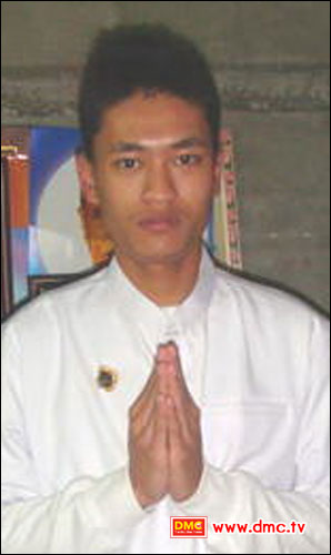เฉิน ถิ่น เอี๊ยน “ผมเห็นภาพแล้ว จะมาบวชที่วัดพระธรรมกายที่เมืองไทยครับ” เฉิน ถิ่น เอี๊ยน “ผมเห็นภาพแล้ว จะมาบวชที่วัดพระธรรมกายที่เมืองไทยครับ”