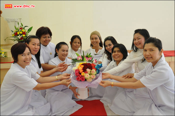 ลูกๆสหรัฐอาหรับเอมิเรตส์ ส่งกุหลาบมาแทนตัวและหัวใจ ลูกๆสหรัฐอาหรับเอมิเรตส์ ส่งกุหลาบมาแทนตัวและหัวใจ