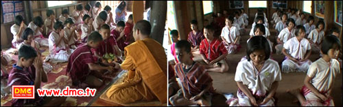 ทุกวันพระคือวันหยุด ที่ทุกคนจะต้องมาเข้าวัด ทำบุญ ฟังธรรม และนั่งสมาธิ ทุกวันพระคือวันหยุด ที่ทุกคนจะต้องมาเข้าวัด ทำบุญ ฟังธรรม และนั่งสมาธิ
