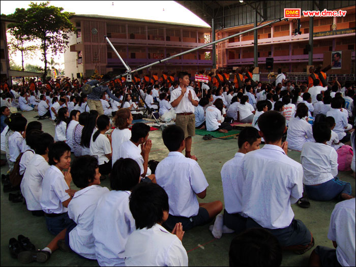 นักเรียนโรงเรียนโสตศึกษา จ.ขอนแก่น ดูสัญญาณมือ พร้อมกล่าวคำ “สาธุ” เป็นอัศจรรย์พร้อมเพรียงกัน นักเรียนโรงเรียนโสตศึกษา จ.ขอนแก่น ดูสัญญาณมือ พร้อมกล่าวคำ “สาธุ” เป็นอัศจรรย์พร้อมเพรียงกัน