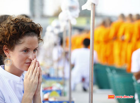 สาธุชนทั้งไทยและต่างชาติร่วมพิธีมาฆบูชา