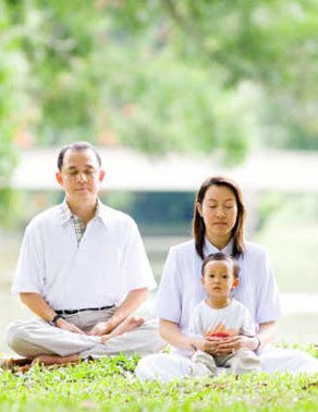 คุณศศินา ในท่า Peace Position
