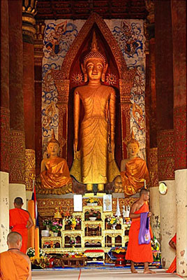 พระพุทธรูปปางประทับยืน พระประธานในวิหาร พระพุทธรูปปางประทับยืน พระประธานในวิหาร