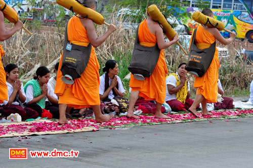 ตลอดระยะเวลาควรกล่าวคำว่า "สาธุ" ตลอดระยะเวลาควรกล่าวคำว่า "สาธุ"