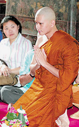 ดิว เดอะสตาร์ 5 บวชรับวัยเบญจเพส ดิว เดอะสตาร์ 5 บวชรับวัยเบญจเพส