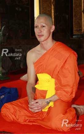 อั๊ต อัษฎา พานิชกุล บวช อั๊ต อัษฎา พานิชกุล บวช