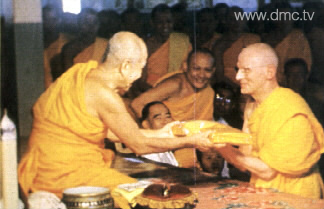Luang Pu Sodh Candhasaro and a Western Monk Luang Pu Sodh Candhasaro and a Western Monk