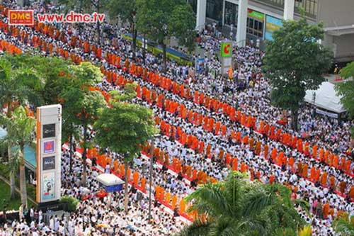 บรรยากาศเต็ปด้วยกระแสแห่งบุญ บรรยากาศเต็ปด้วยกระแสแห่งบุญ