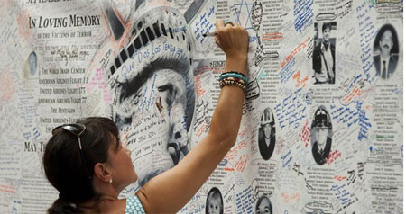 ญาติผู้เสียชีวิตและปชช.ในสหรัฐฯร่วมรำลึก 10 ปีเหตุการณ์ 9/11