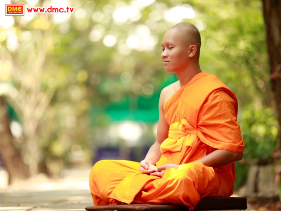 สามเณรธรรมทายาท ไพฑูรย์ ทิพนัด ในท่า Peace Position สามเณรธรรมทายาท ไพฑูรย์ ทิพนัด ในท่า Peace Position