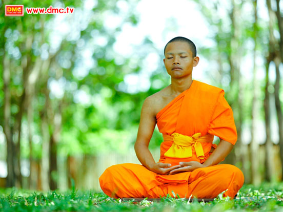 สามเณรสมศักดิ์ สายทอง ในท่า Peace Position สามเณรสมศักดิ์ สายทอง ในท่า Peace Position