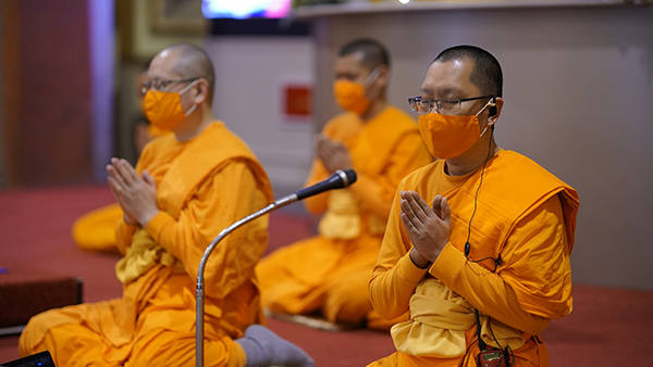 วัดพระธรรมกายลอนดอน จัดพิธีบูชาข้าวพระ และพิธีทอดผ้าป่าสมทบกฐิน ประจำปี พ.ศ.2564