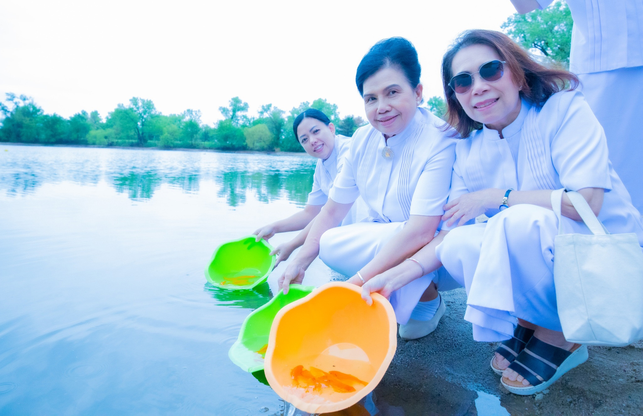 วัดพระธรรมกายแคนซัส จัดพิธีถวายกองบุญปล่อยสัตว์ปล่อยปลา