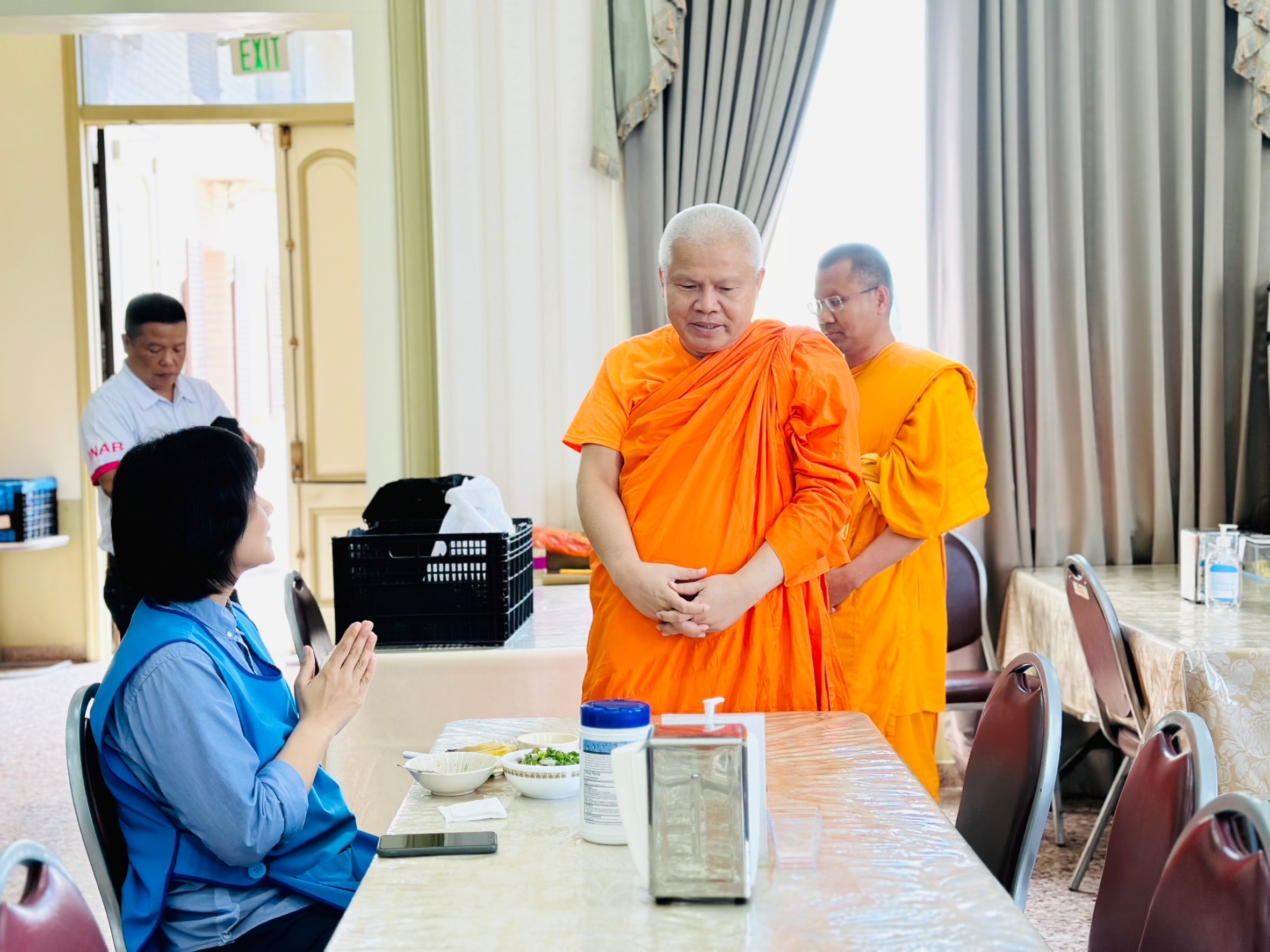 คณะผู้แทนแม่กองบาลีสนามหลวง และเจ้าหน้าที่ พศ. เยี่ยมเยียนวัดพระธรรมกายแคลิฟอร์เนีย