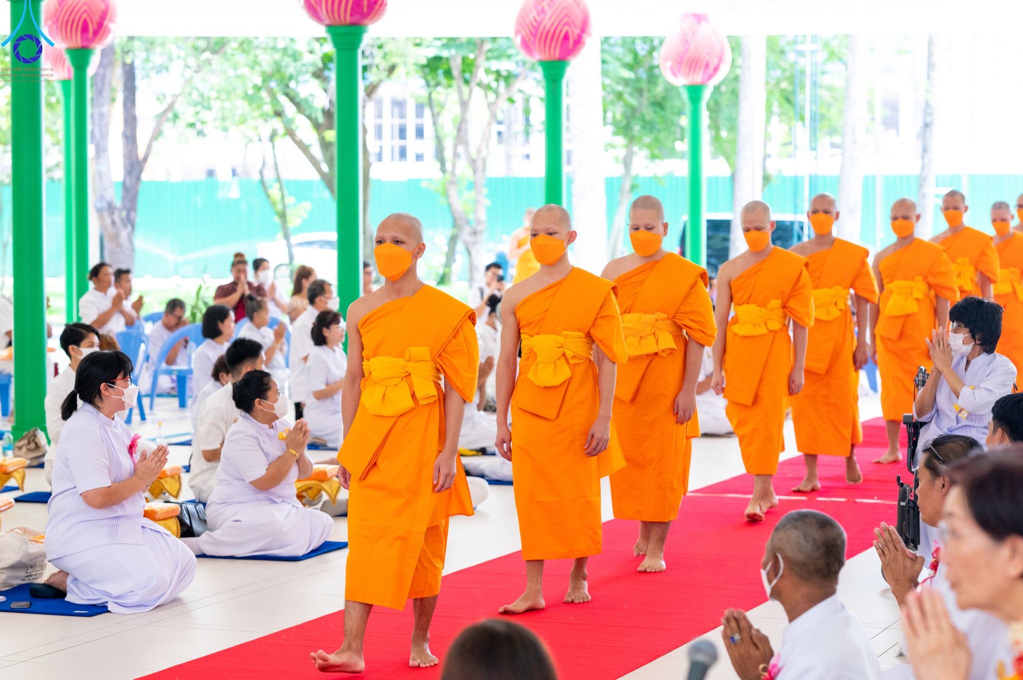 วัดพระธรรมกาย จัดพิธีอุปสมบทสามเณรอุทิศชีวิต 11 รูป