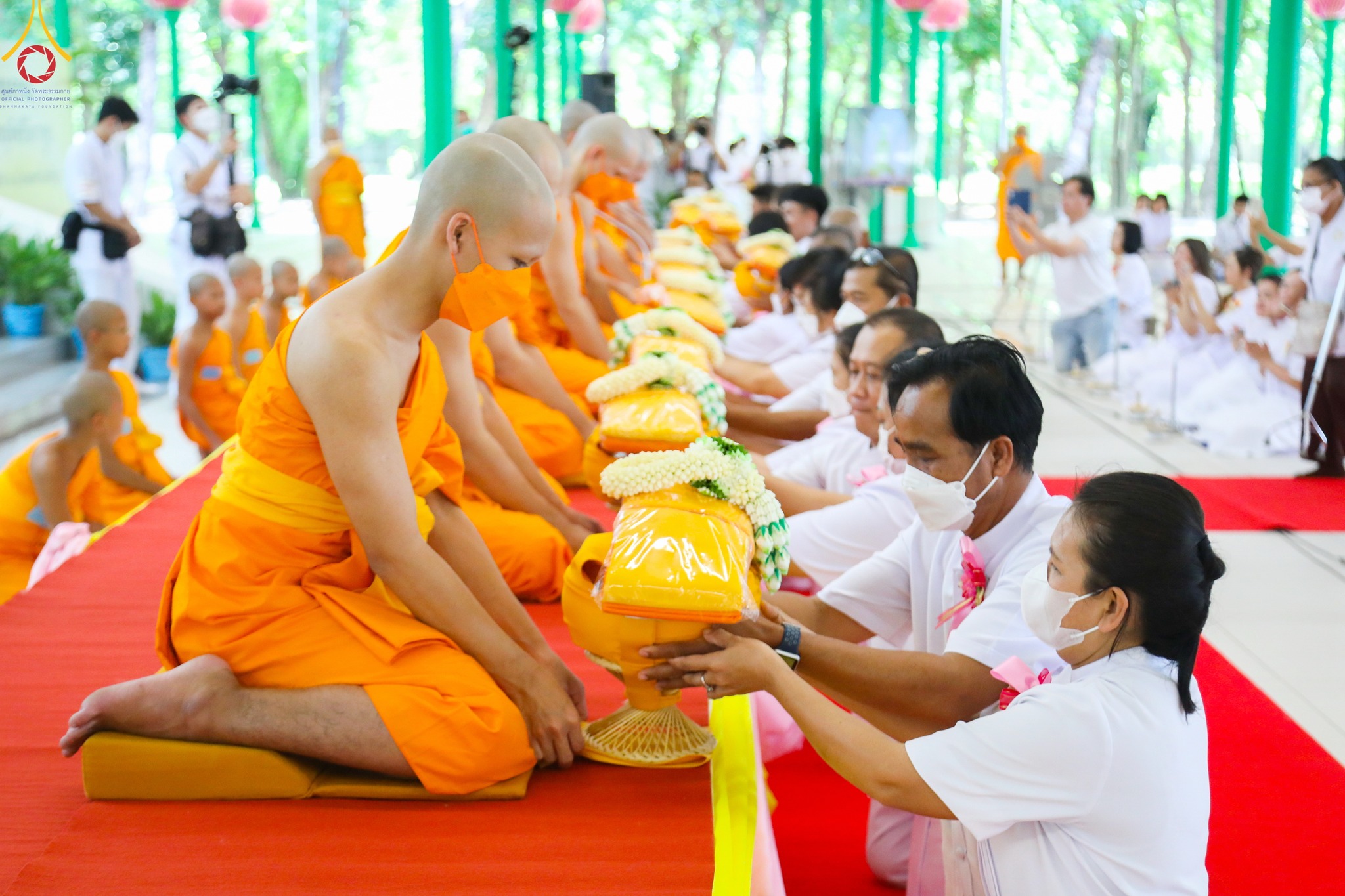 วัดพระธรรมกาย จัดพิธีอุปสมบทสามเณรอุทิศชีวิต 11 รูป