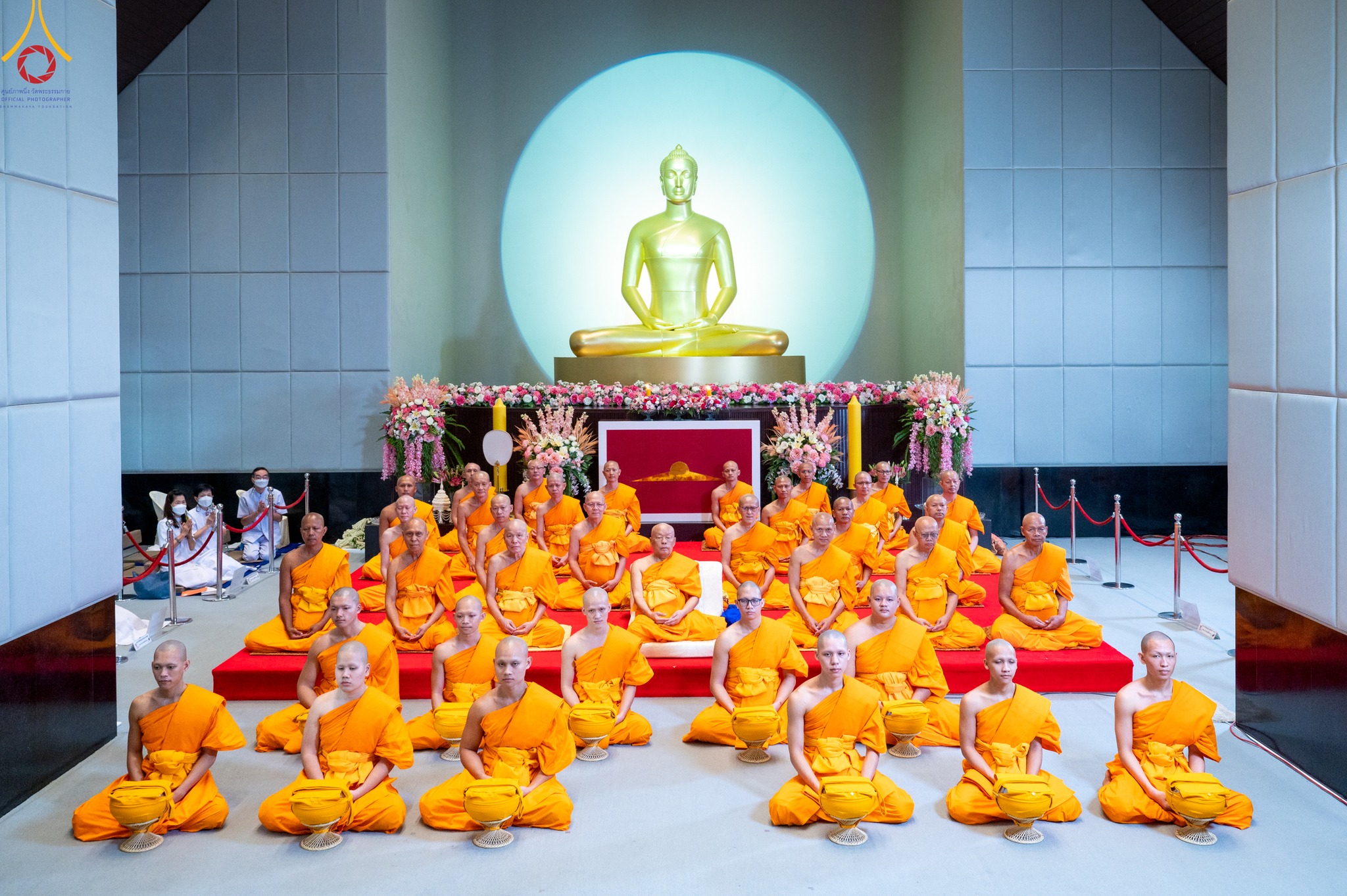 วัดพระธรรมกาย จัดพิธีอุปสมบทสามเณรอุทิศชีวิต 11 รูป