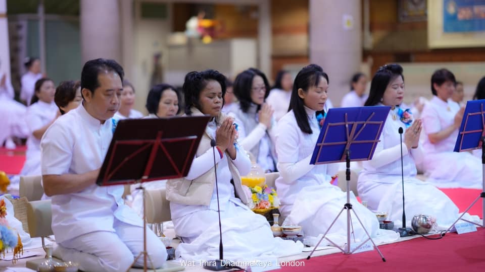 วัดพระธรรมกายลอนดอน จัดพิธีบูชาข้าวพระ